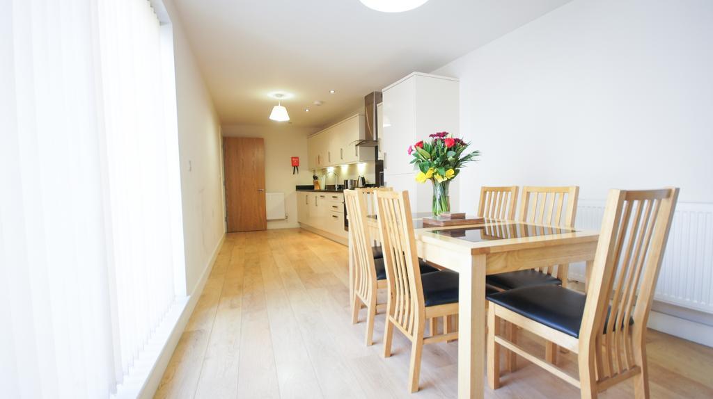 Crompton House Apartments Edgware Exteriör bild